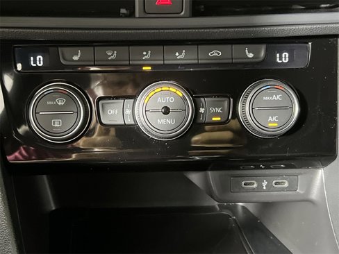 Used 2022 Volkswagen Jetta SE image 16