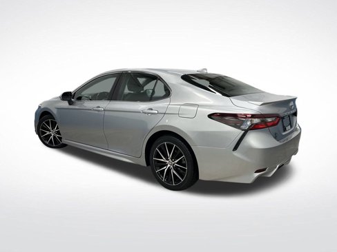 Used 2023 Toyota Camry SE image 3