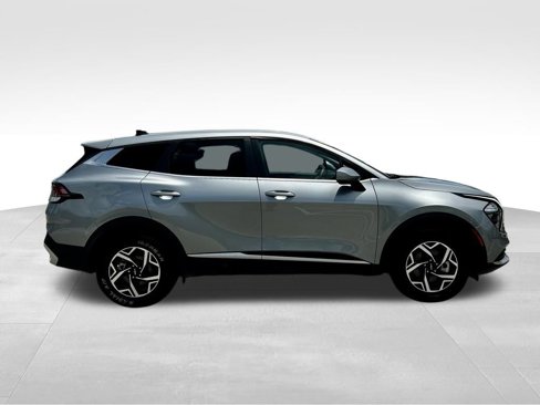 Used 2023 Kia Sportage LX image 8