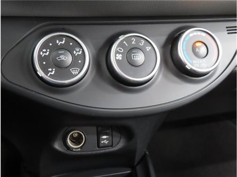 Used 2015 Toyota Yaris L image 11