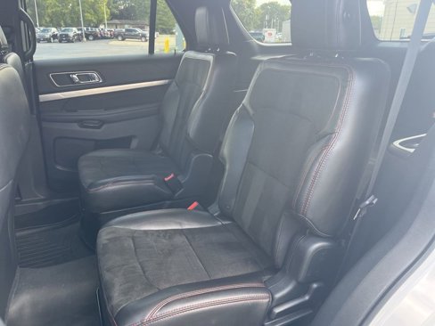 Used 2018 Ford Explorer XLT w/ Equipment Group 202A image 13