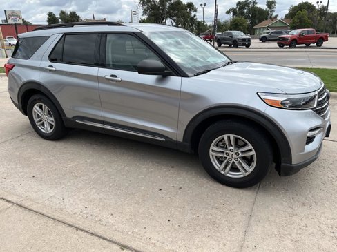 Used 2022 Ford Explorer XLT w/ Equipment Group 202A image 6