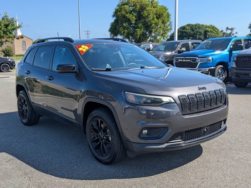 Certified 2023 Jeep Cherokee Altitude Lux image 3