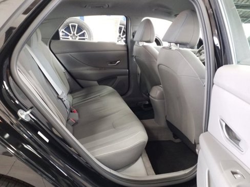 Used 2021 Hyundai Elantra SEL w/ Convenience Package image 17
