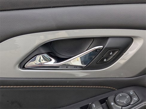 Used 2021 Chevrolet Traverse LT image 13