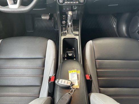 Used 2021 Nissan Kicks SR image 21