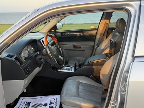 Used 2007 Chrysler 300 C w/ Luxury Group II image 6