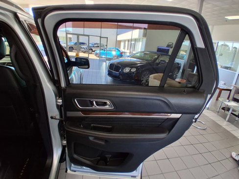 Used 2016 Ford Explorer Platinum image 24