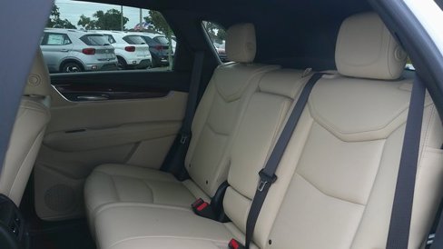 Used 2018 Cadillac XT5 Luxury w/ Driver Awareness Package image 7