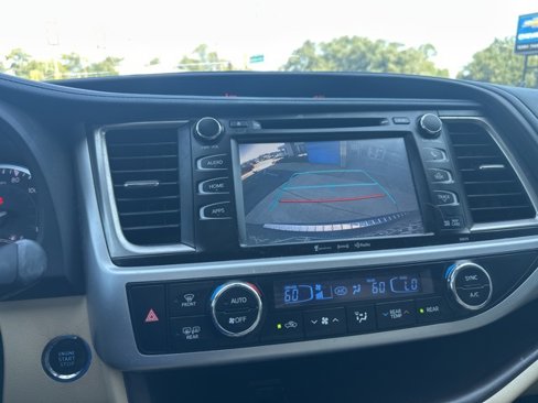 Used 2017 Toyota Highlander XLE image 15