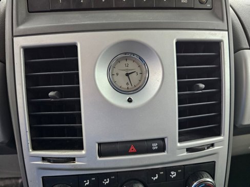 Used 2010 Chrysler Town & Country Touring image 18