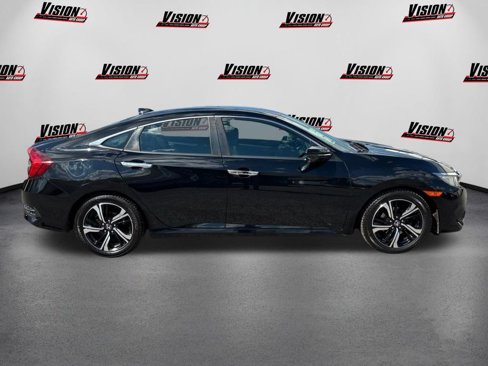 Used 2018 Honda Civic Touring image 4