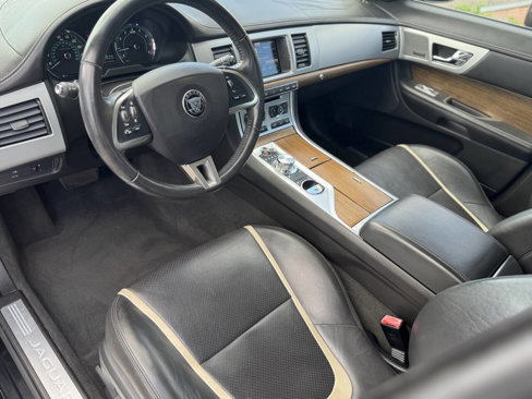 Used 2015 Jaguar XF Portfolio image 13
