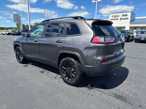 Used 2023 Jeep Cherokee Altitude Lux image 3
