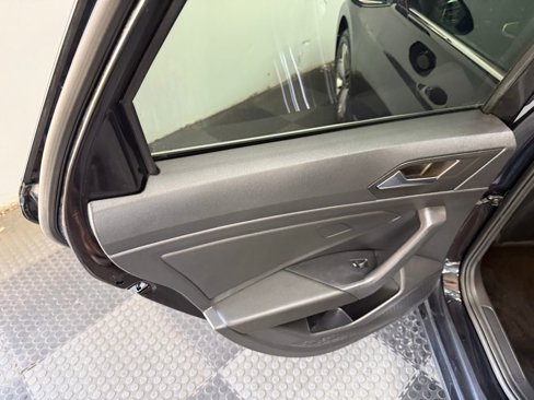 Used 2022 Volkswagen Jetta SE image 32