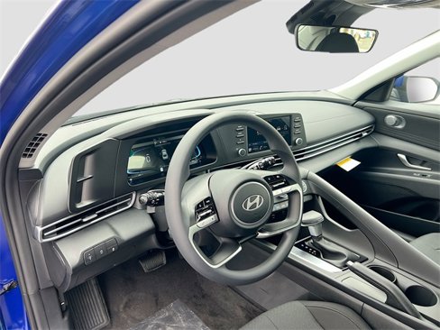 New 2025 Hyundai Elantra SE image 9