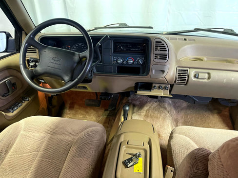 Used 1995 Chevrolet Suburban 4WD image 17