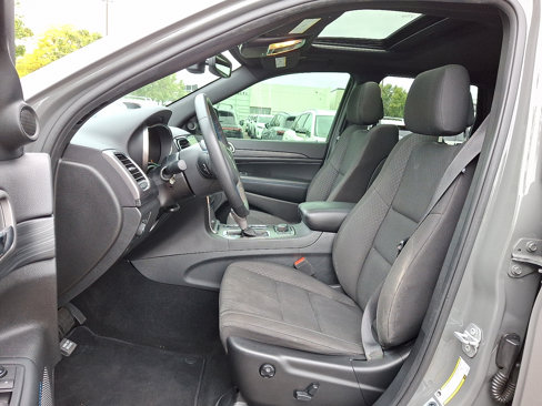 Used 2019 Jeep Grand Cherokee Laredo image 16