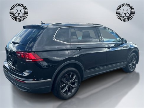 Used 2022 Volkswagen Tiguan SE w/ Panoramic Sunroof Package image 5