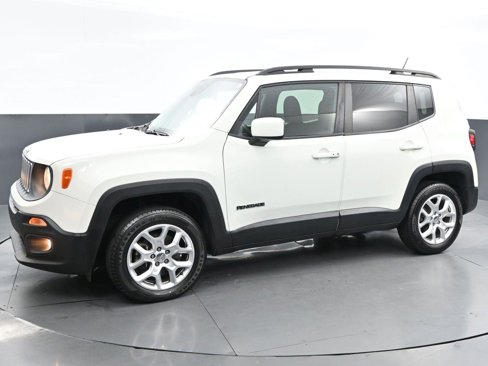 Used 2016 Jeep Renegade Latitude w/ Cold Weather Group image 3