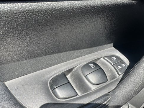 Used 2018 Nissan Rogue SV image 21