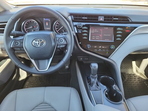 Used 2018 Toyota Camry SE image 10