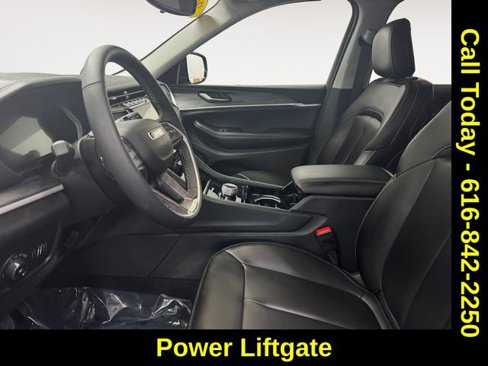 Used 2023 Jeep Grand Cherokee Limited image 6