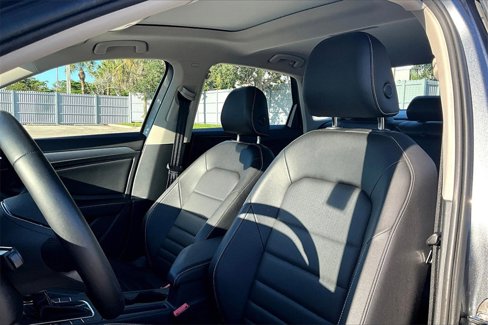 Certified 2022 Volkswagen Jetta SE w/ Panoramic Sunroof Package image 20