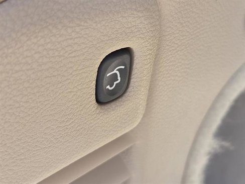 Used 2020 Jeep Grand Cherokee Overland image 18