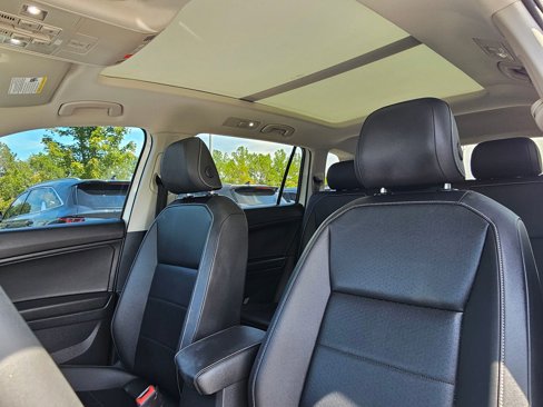 Used 2021 Volkswagen Tiguan SE w/ Panoramic Sunroof Package image 22
