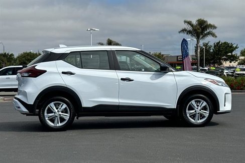 New 2025 Nissan Kicks Play S image 3