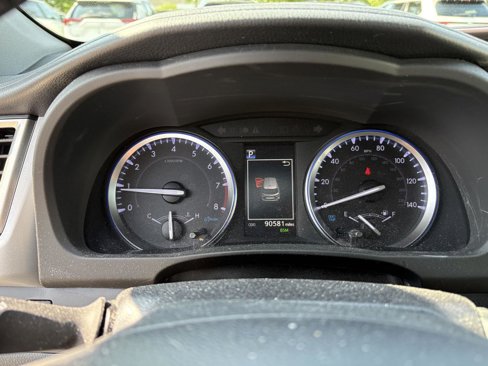 Used 2019 Toyota Highlander XLE image 11