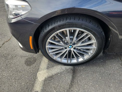 Used 2018 BMW 530i xDrive w/ Premium Package image 29