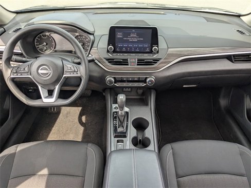 Used 2025 Nissan Altima 2.5 SV image 13