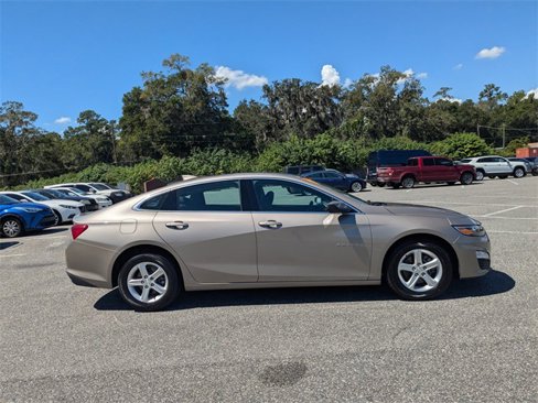 Used 2024 Chevrolet Malibu LT image 2