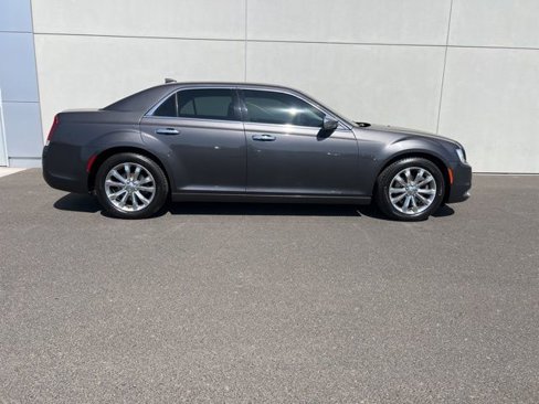 Used 2019 Chrysler 300 Limited image 2