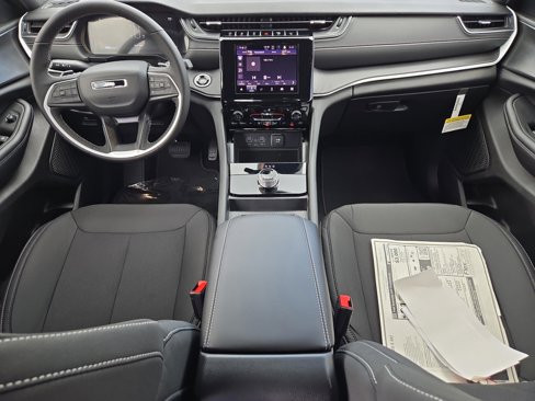 New 2025 Jeep Grand Cherokee L Laredo image 14
