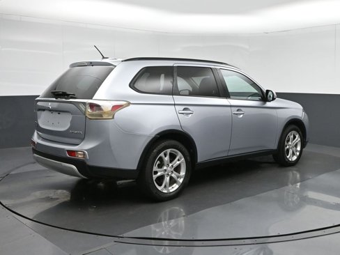 Used 2015 Mitsubishi Outlander SE image 7