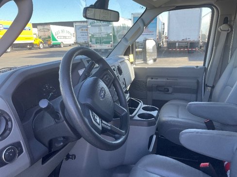Used 2022 Ford E-350 and Econoline 350 Super Duty image 16