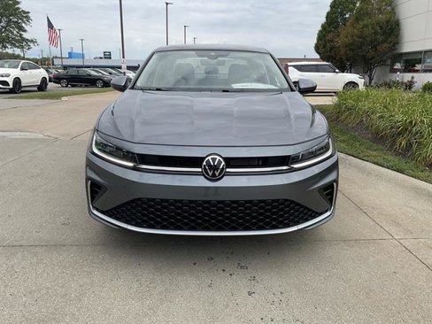 New 2025 Volkswagen Jetta SE image 2