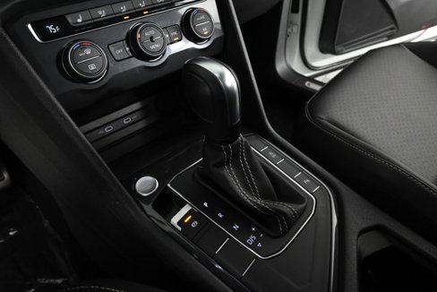 Certified 2021 Volkswagen Tiguan SE R-Line image 27