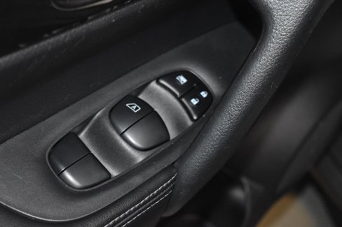 Used 2020 Nissan Rogue SV w/ Premium Package image 6