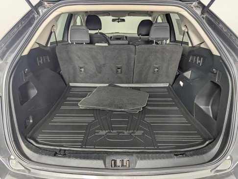 Used 2018 Ford Edge SE image 24