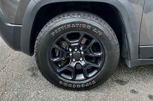 Used 2020 Jeep Cherokee Trailhawk image 32