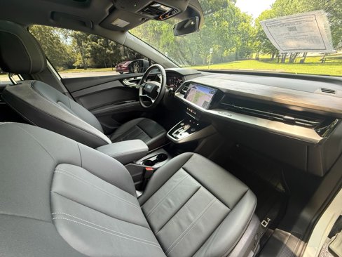 Used 2024 Audi Q4 e-tron Premium Plus image 19