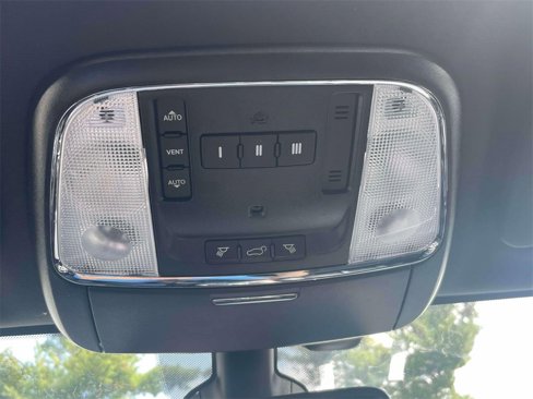 Used 2019 Jeep Grand Cherokee Limited image 32