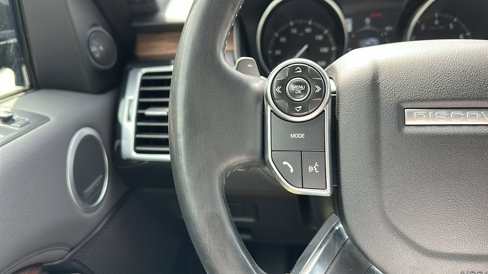Used 2017 Land Rover Discovery HSE image 16