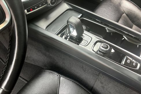 Certified 2025 Volvo S60 B5 Core image 18