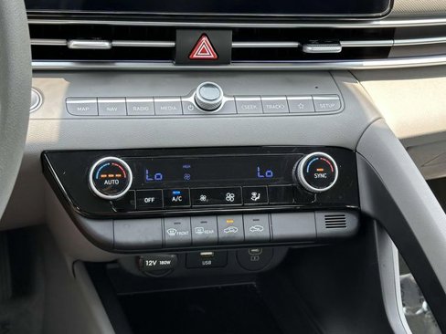 Used 2024 Hyundai Elantra SEL image 18
