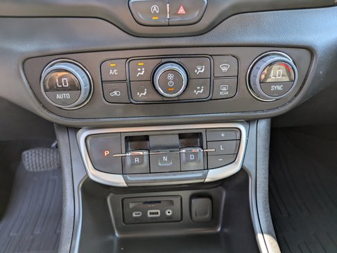Used 2023 GMC Terrain SLT image 25